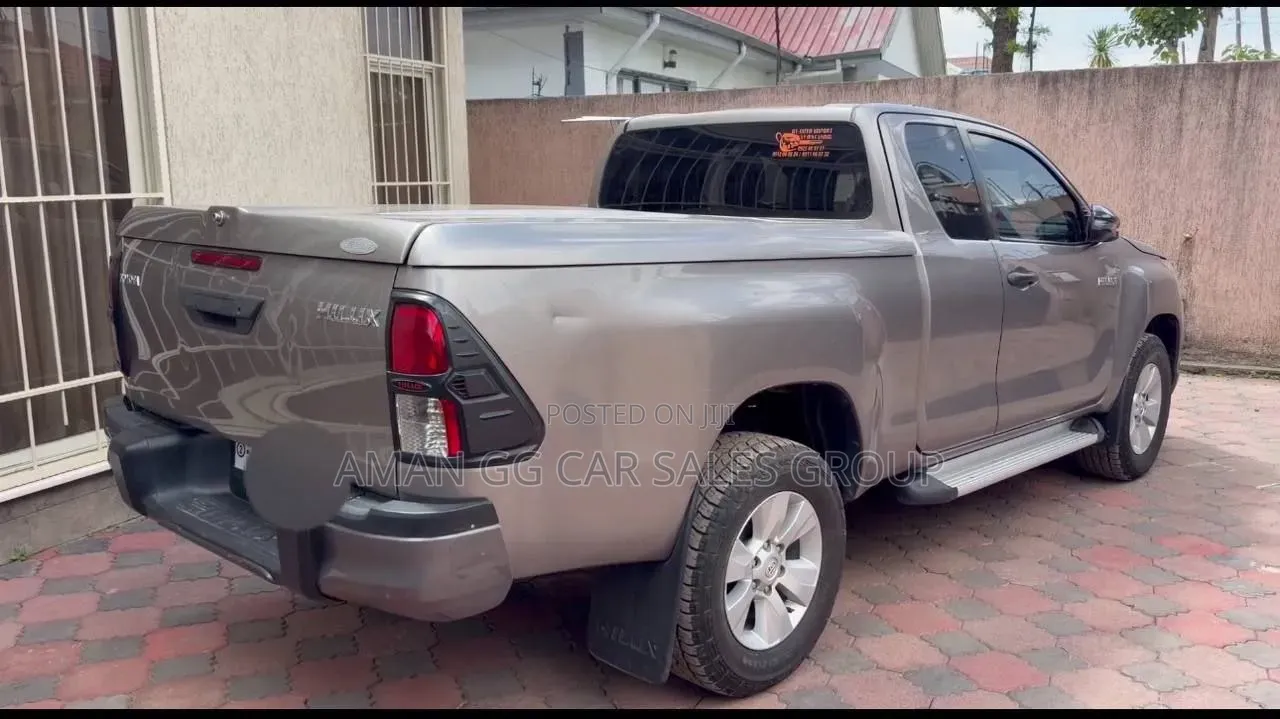 Toyota Hilux 2020 Purple