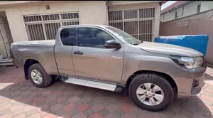 Toyota Hilux 2020 Purple
