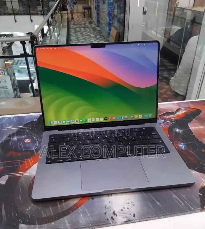 New Laptop Apple MacBook Pro 2021 M1 32GB Apple M1 Pro SSD 512GB