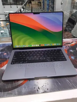 New Laptop Apple MacBook Pro 2021 M1 32GB Apple M1 Pro SSD 512GB