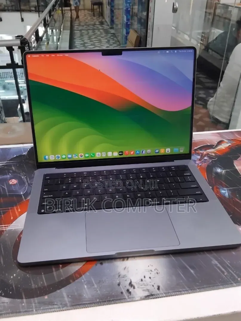 New Laptop Apple MacBook Pro 2021 M1 32GB Apple M1 Pro SSD 512GB