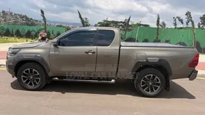 Toyota Hilux 2021 Gray