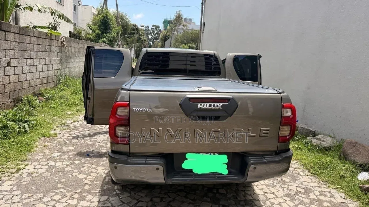 Toyota Hilux 2021 Gray