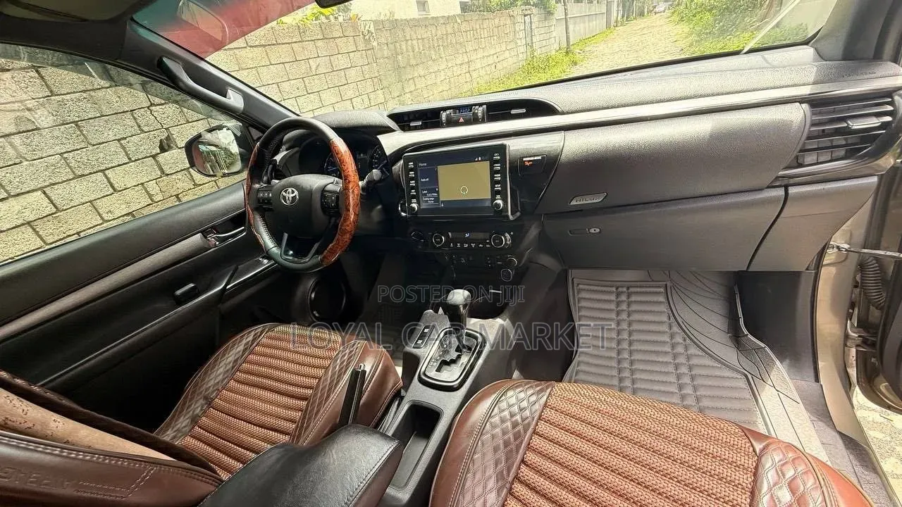 Toyota Hilux 2021 Gray