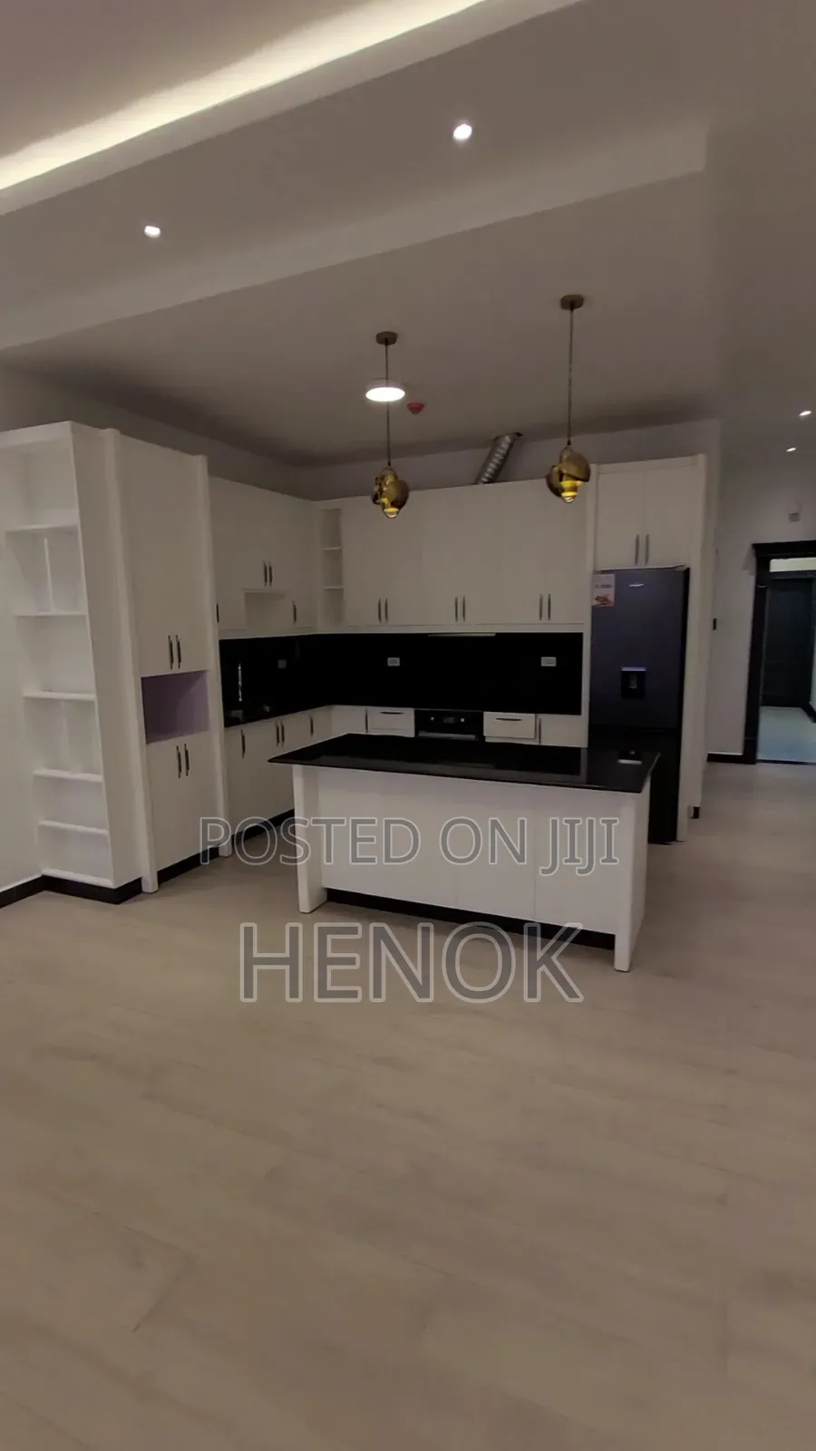 3bdrm Apartment in Mulu Building, Arada for rent