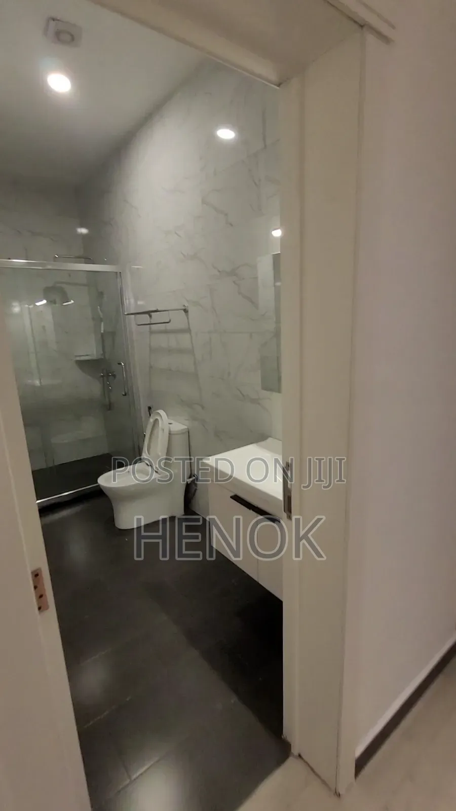 3bdrm Apartment in Mulu Building, Arada for rent