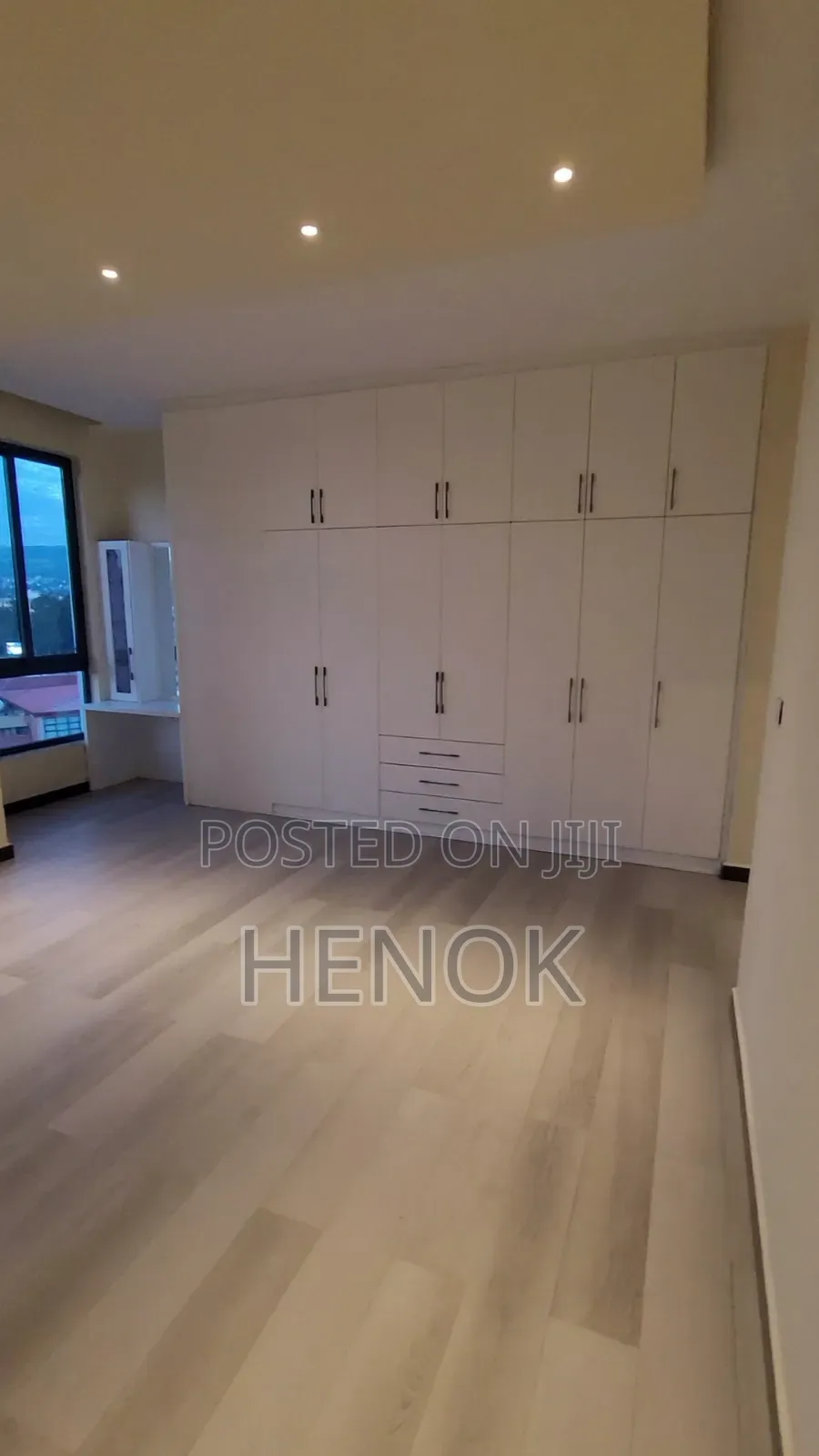 3bdrm Apartment in Mulu Building, Arada for rent