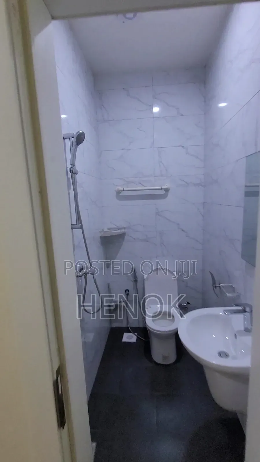 3bdrm Apartment in Mulu Building, Arada for rent