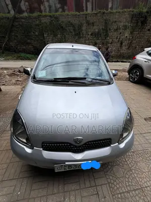 Toyota Vitz 2002 Silver