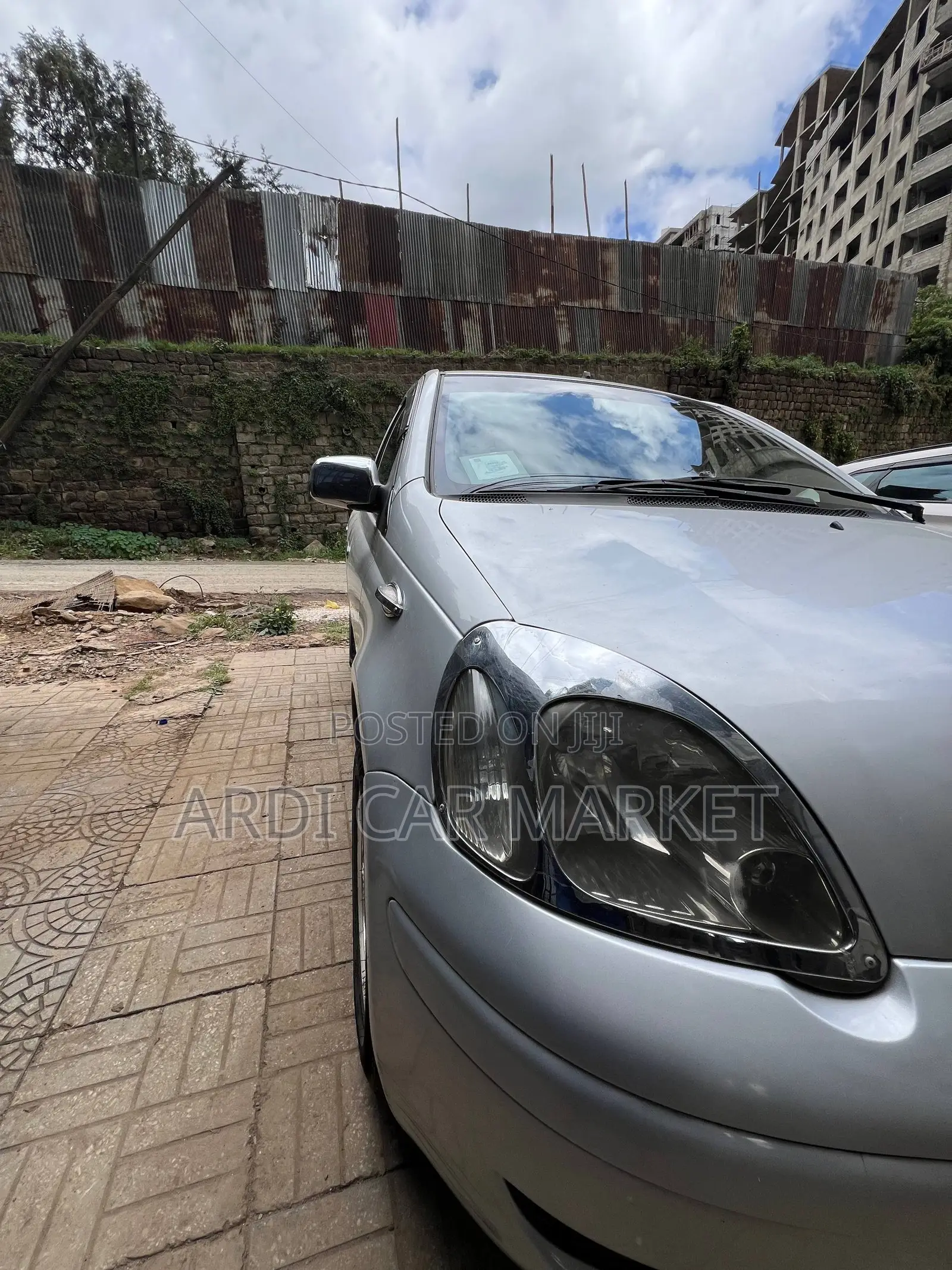 Toyota Vitz 2002 Silver