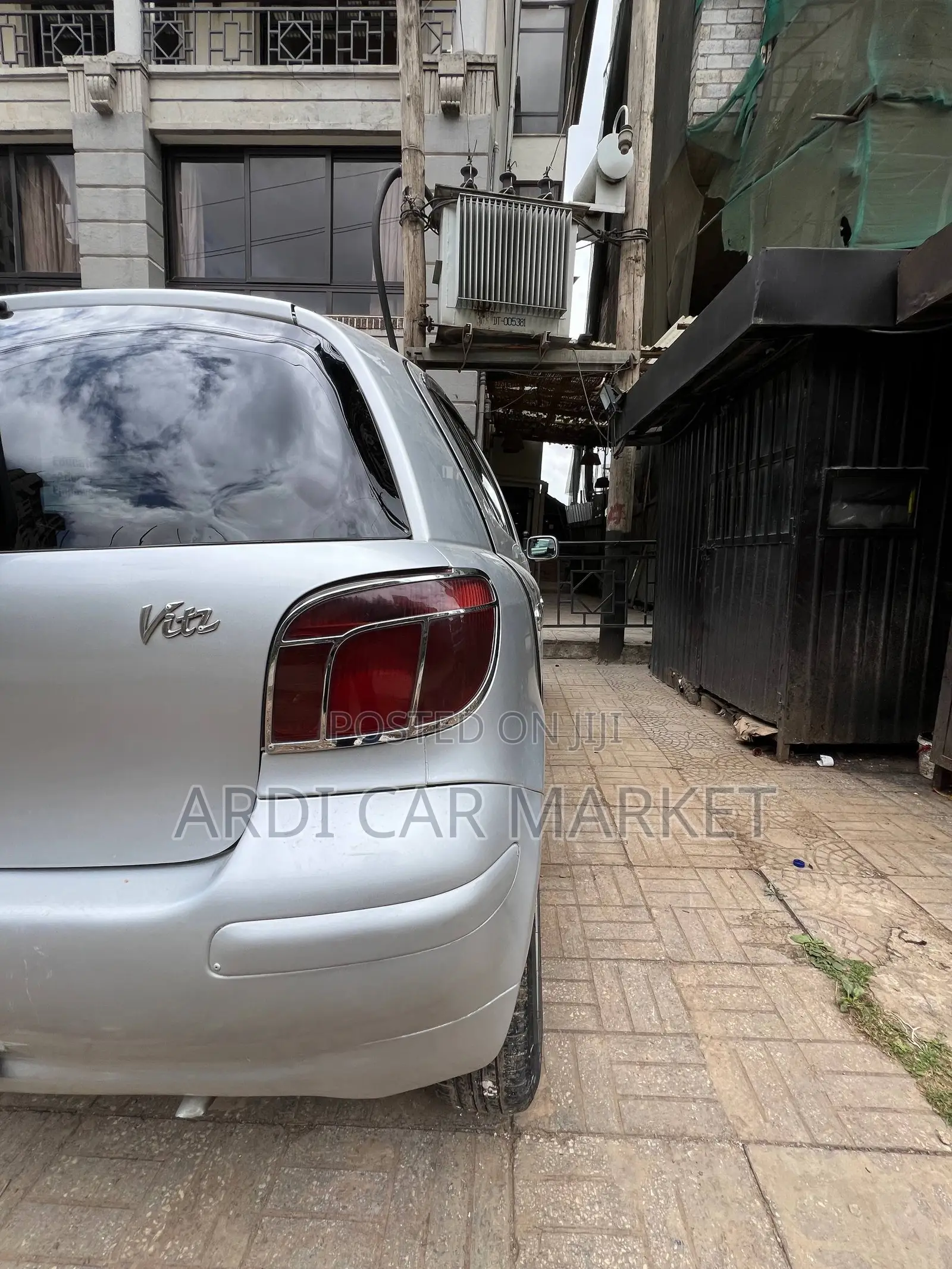 Toyota Vitz 2002 Silver