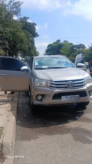 Toyota Hilux Revo Smart Cab Deisel 2.4 RWD 2017 Beige