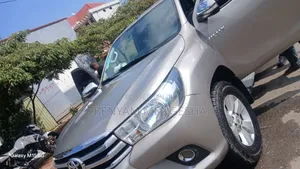 Toyota Hilux Revo Smart Cab Deisel 2.4 RWD 2017 Beige
