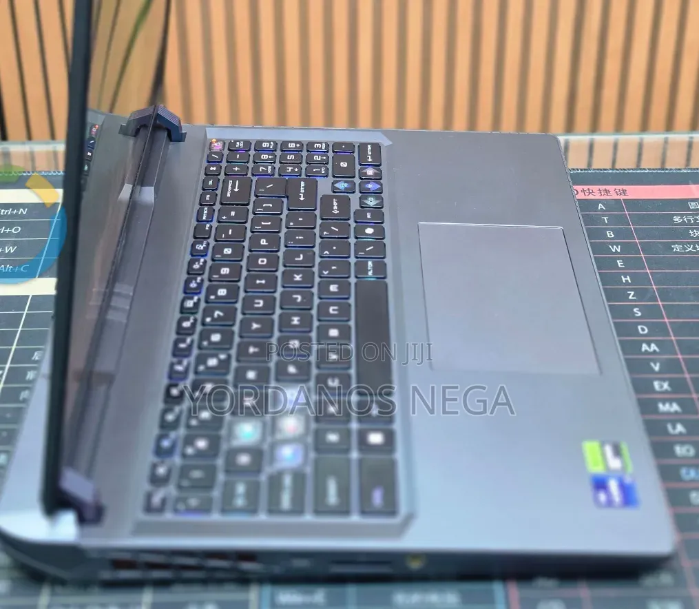 New Laptop MSI Vector GP68 HX 13V 32GB Intel Core i9 SSD 1T