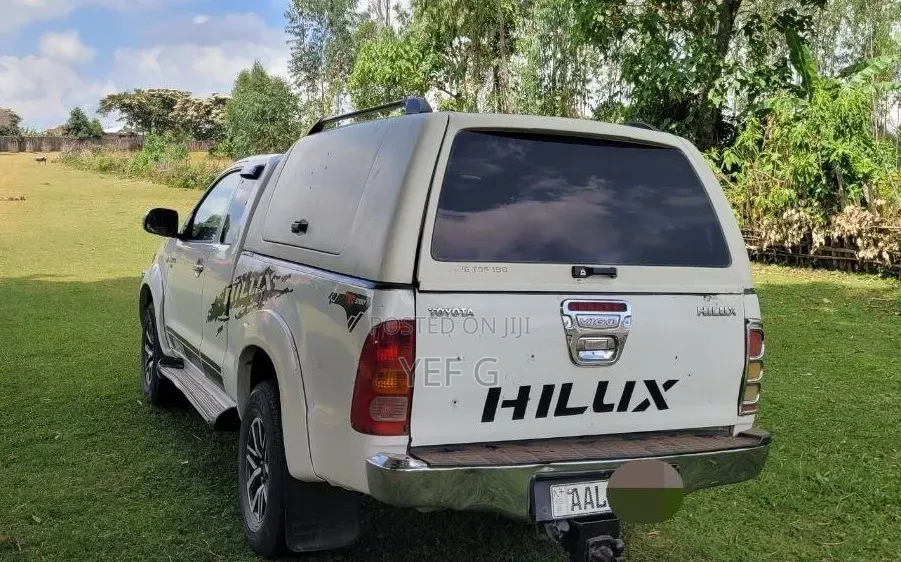 Toyota Hilux 2010 White