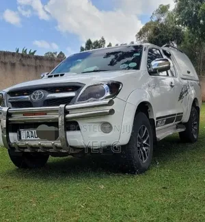 Toyota Hilux 2010 White