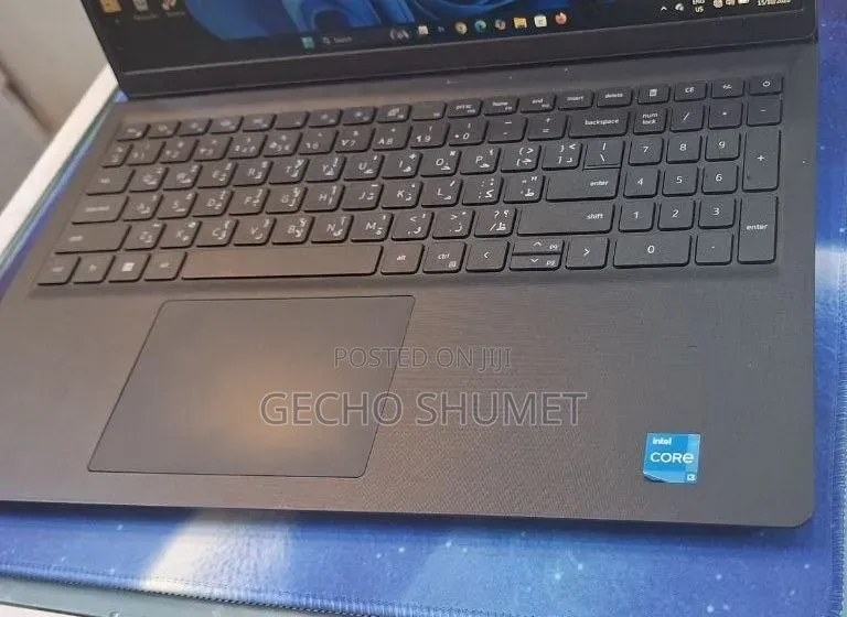 New Laptop Dell Inspiron 15 3520 8GB Intel Core i3 SSD 512GB