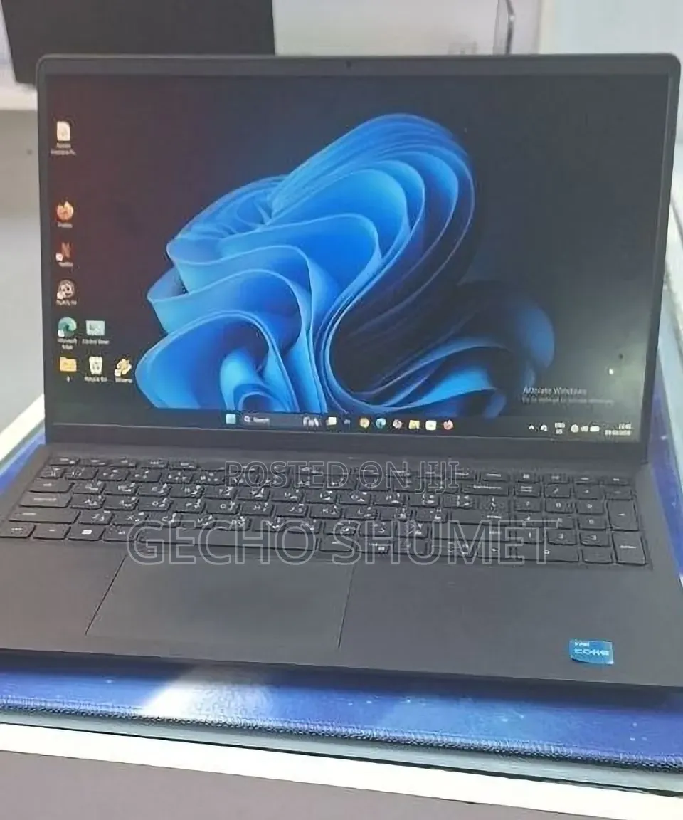 New Laptop Dell Inspiron 15 3520 8GB Intel Core i3 SSD 512GB