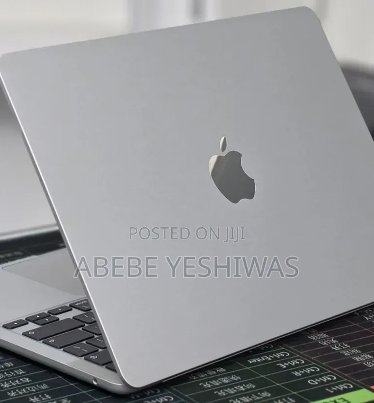 New Laptop Apple MacBook Pro 2025 M5 16GB Apple M5 SSD 512GB