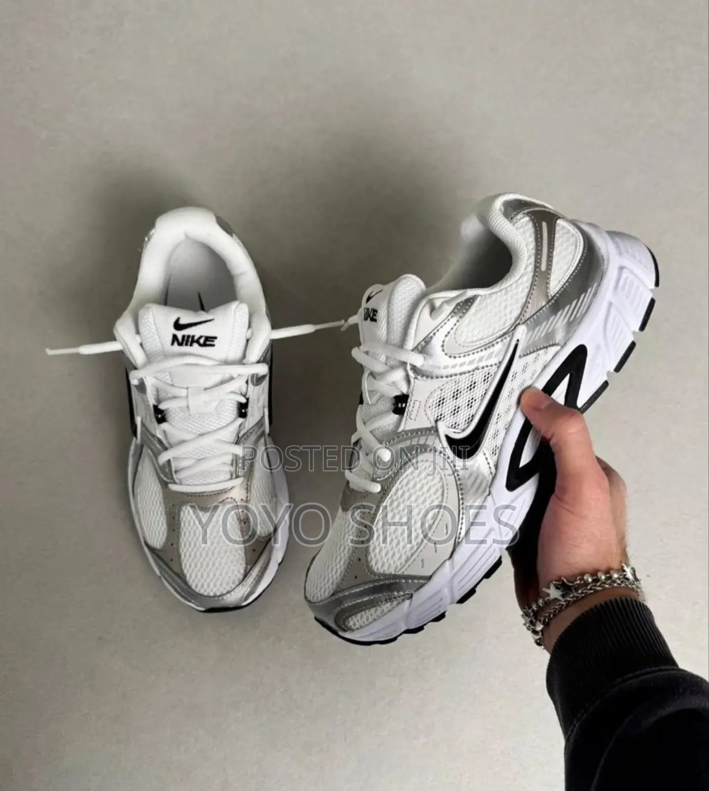 Nike V5 RNR White/Black Unisex Fashion Sneaker Shoe