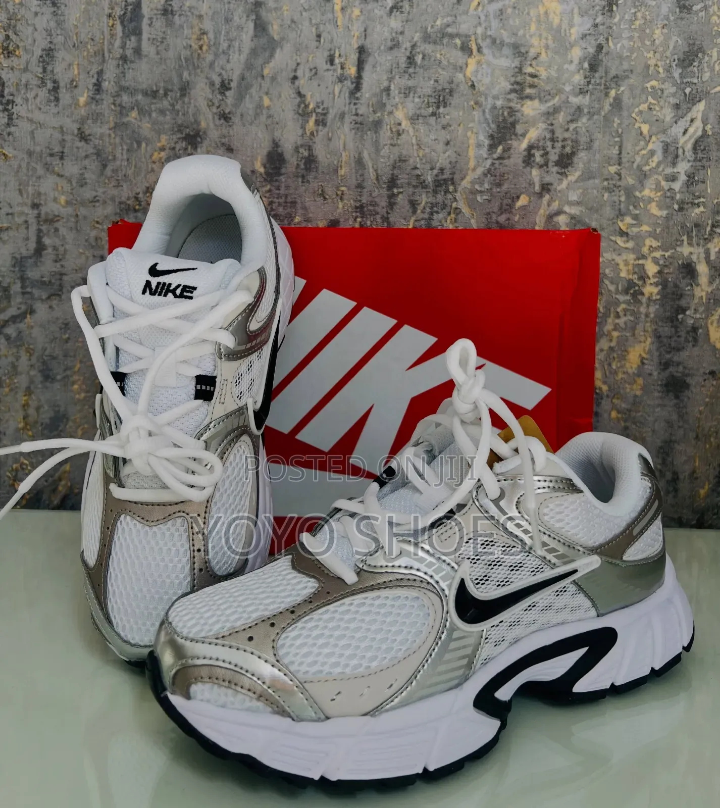 Nike V5 RNR White/Black Unisex Fashion Sneaker Shoe
