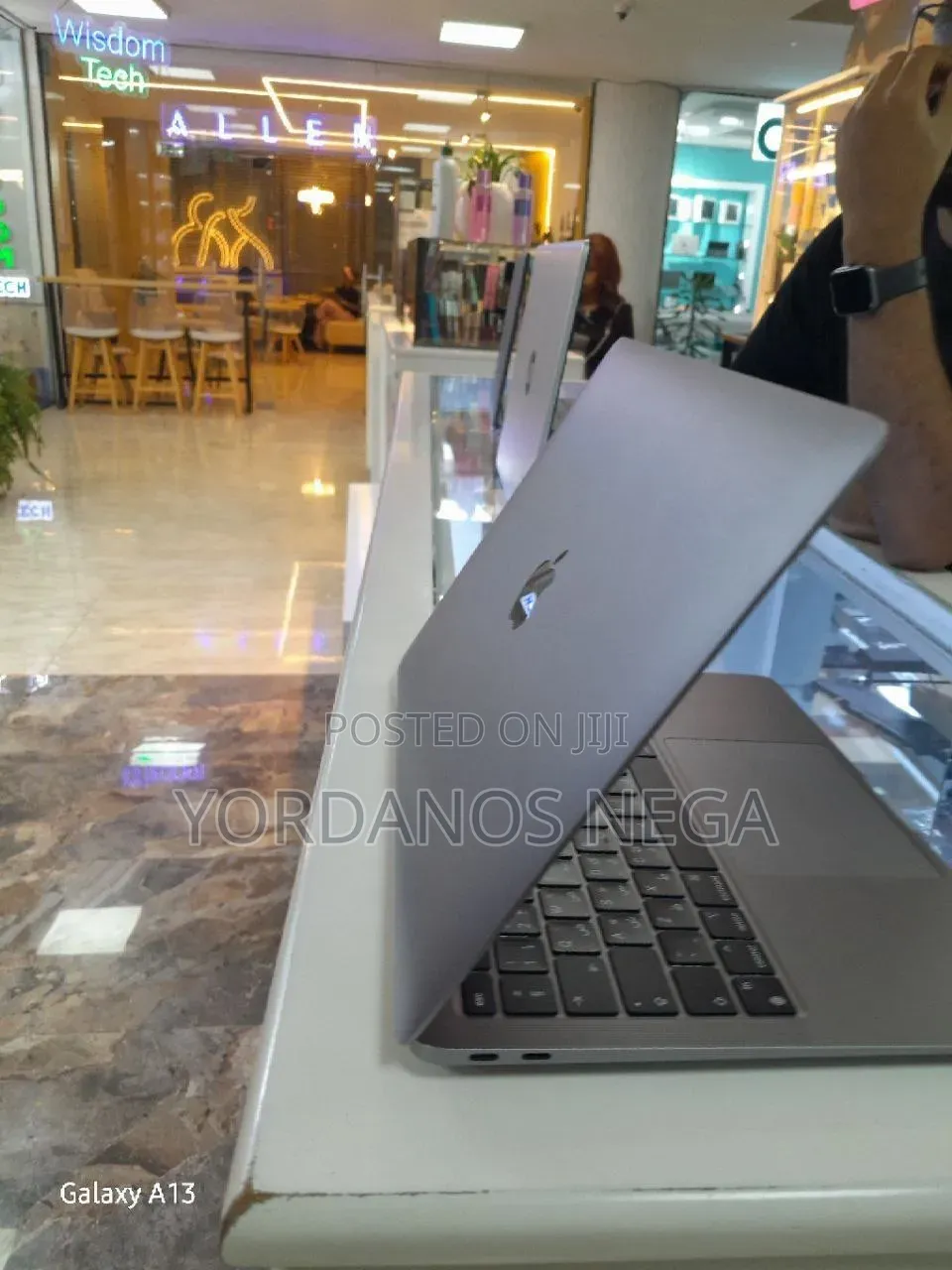 New Laptop Apple MacBook Air 2020 M1 8GB Apple M1 SSD 256GB