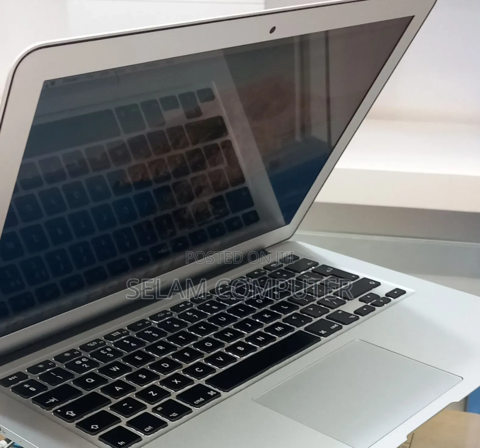 New Laptop Apple MacBook Pro 2017 8GB Intel Core i5 SSD 128GB