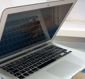 New Laptop Apple MacBook Pro 2017 8GB Intel Core i5 SSD 128GB