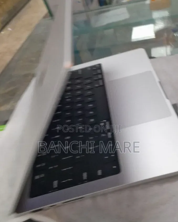 New Laptop Apple MacBook Pro 2024 M4 24GB Apple M4 SSD 512GB