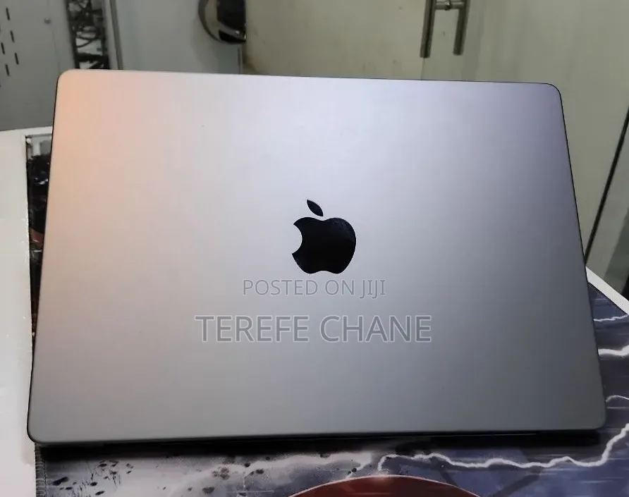 New Laptop Apple MacBook Pro 2021 M1 32GB Apple M1 Pro SSD 512GB