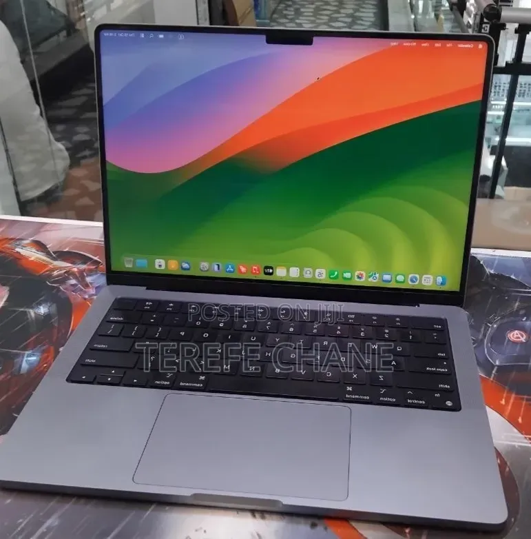 New Laptop Apple MacBook Pro 2021 M1 32GB Apple M1 Pro SSD 512GB