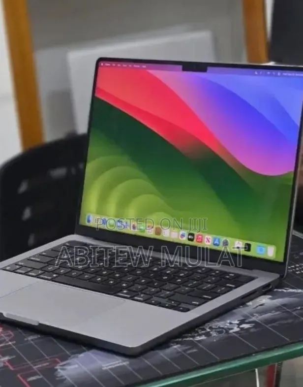 New Laptop Apple MacBook Pro 2024 M4 24GB Apple M4 Pro SSD 1T