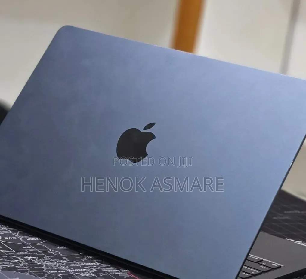 New Laptop Apple MacBook Air 2022 M2 8GB Apple M2 SSD 256GB