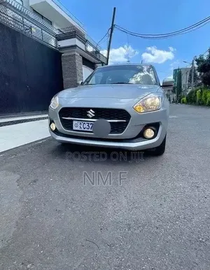 Suzuki Swift 2022 Silver