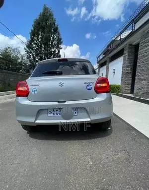 Suzuki Swift 2022 Silver