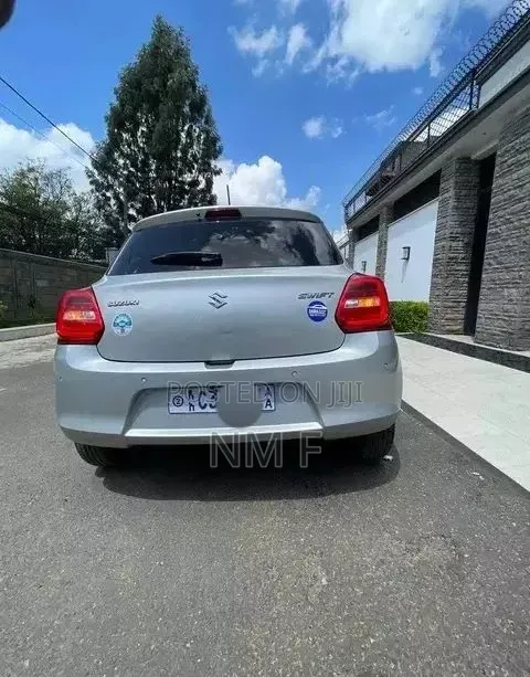Suzuki Swift 2022 Silver
