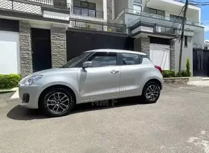 Suzuki Swift 2022 Silver