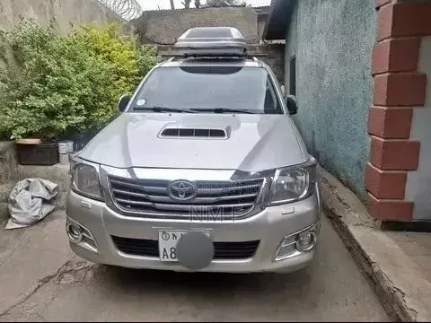Toyota Hilux 2012 Silver