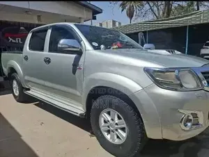 Toyota Hilux 2012 Silver