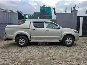 Toyota Hilux 2012 Silver