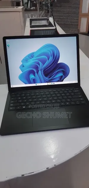 New Laptop Microsoft Surface 16GB Intel Core i7 SSD 512GB
