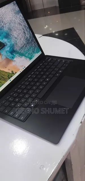 New Laptop Microsoft Surface 16GB Intel Core i7 SSD 512GB