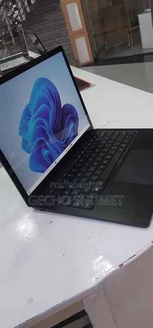 New Laptop Microsoft Surface 16GB Intel Core i7 SSD 512GB
