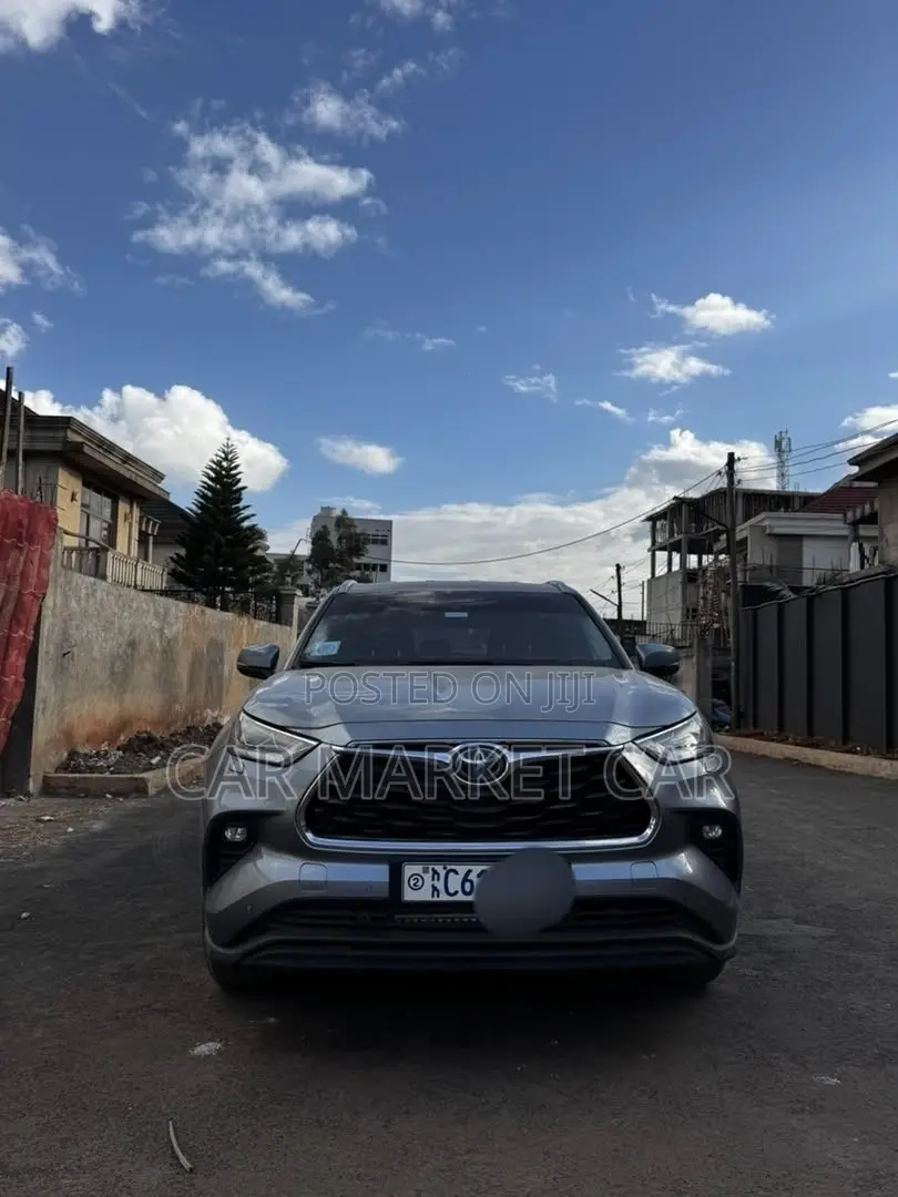 Toyota Highlander XLE 2021 Gray