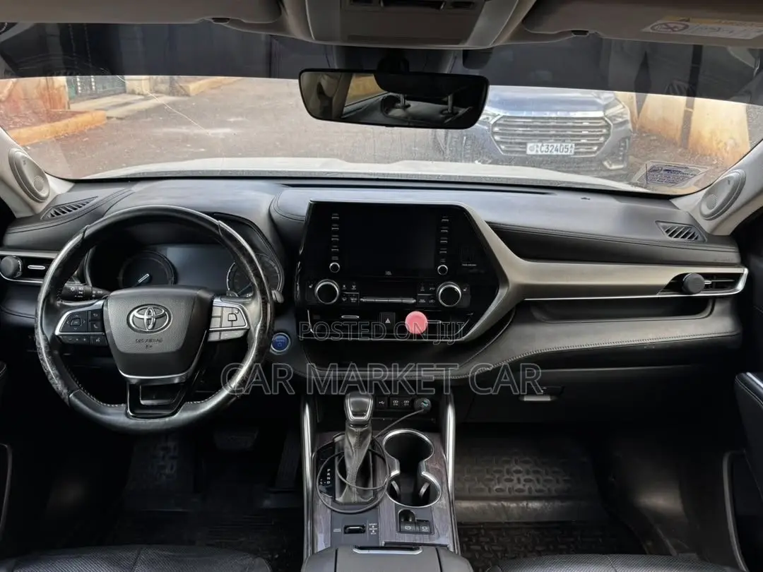 Toyota Highlander XLE 2021 Gray
