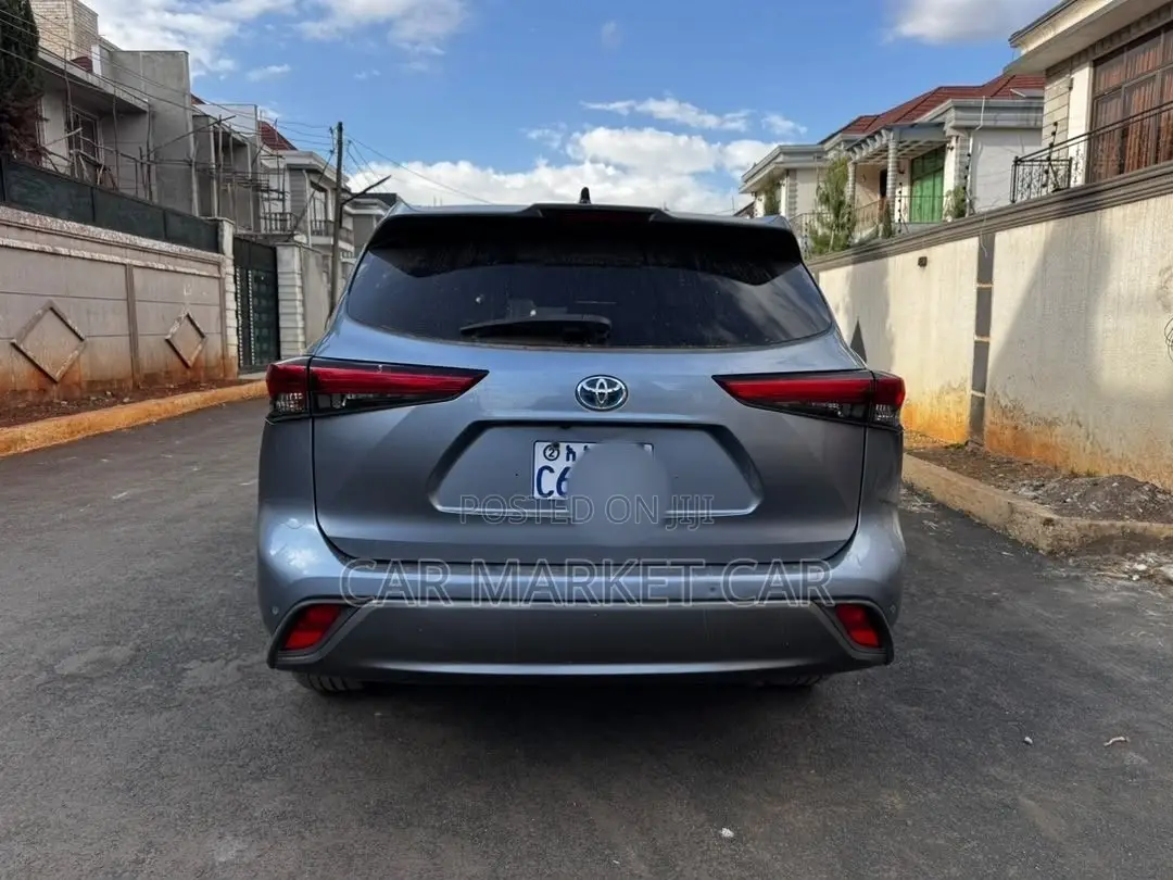 Toyota Highlander XLE 2021 Gray