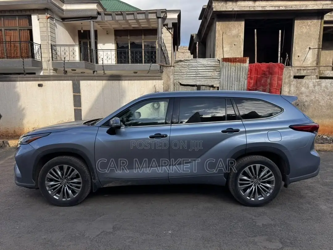 Toyota Highlander XLE 2021 Gray