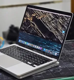 New Laptop Apple MacBook Pro 2020 32GB Intel Core i7 SSD 512GB