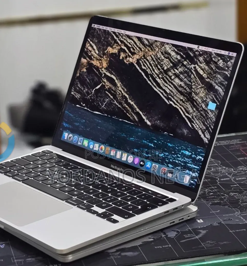 New Laptop Apple MacBook Pro 2020 32GB Intel Core i7 SSD 512GB