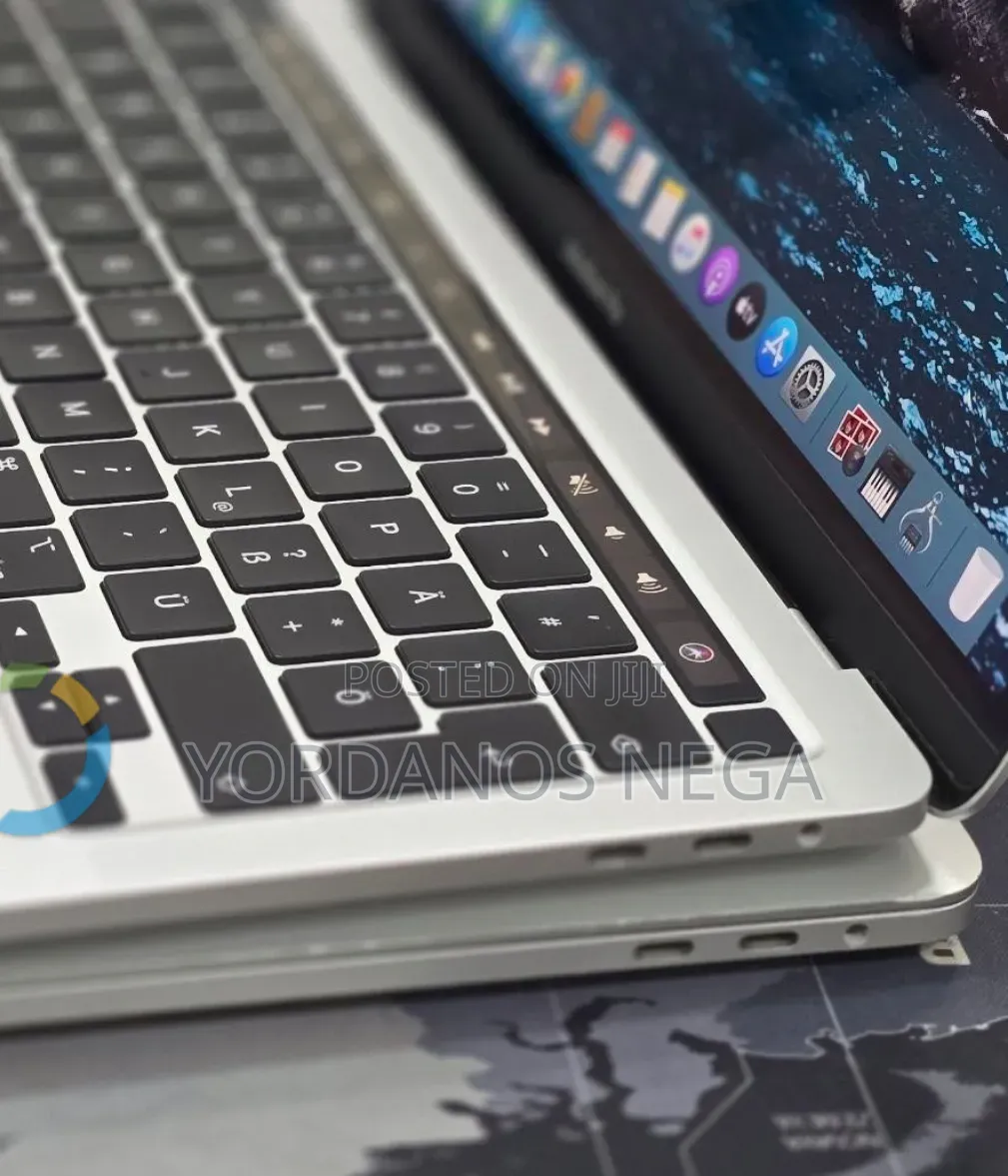 New Laptop Apple MacBook Pro 2020 32GB Intel Core i7 SSD 512GB